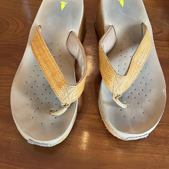 Volatile Women's Bahama Wedge Sandal - Picture 6 of 11